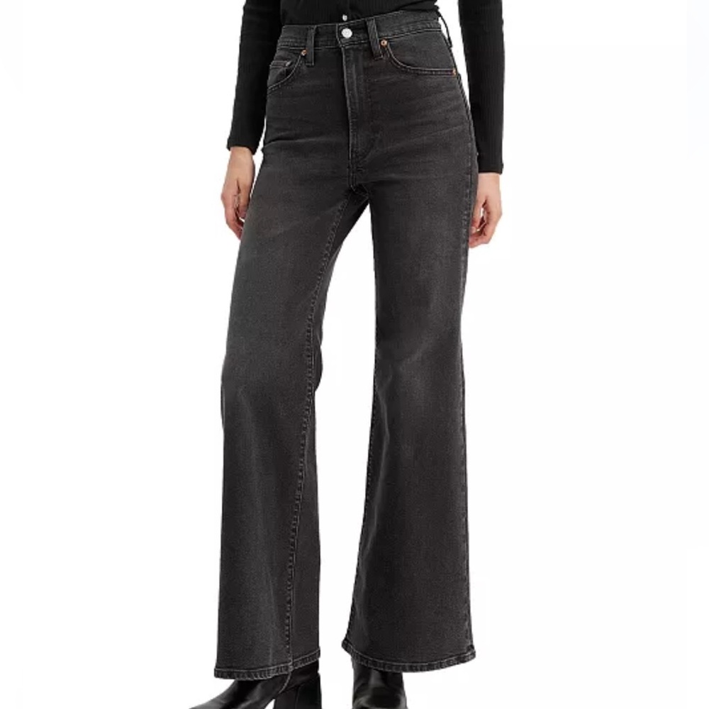 Levi’s ribcage bell black denim